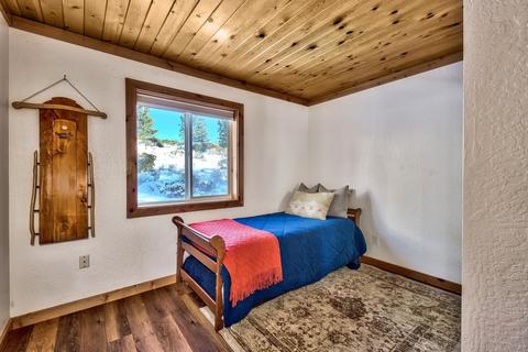 12612 Pinnacle Loop, Truckee, CA 96161 photo 15