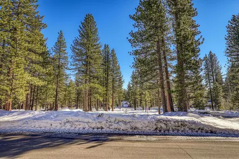 11651 Bottcher Loop, Truckee, CA 96161 photo 4