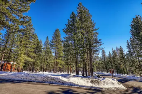 11651 Bottcher Loop, Truckee, CA 96161 photo 2