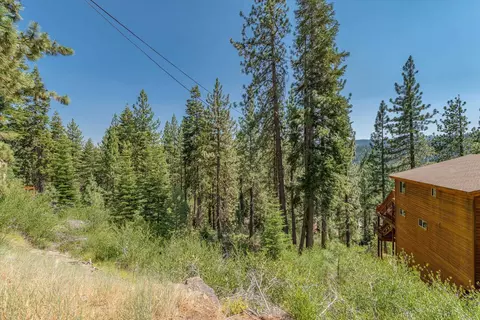 12561 Sierra Dr, Truckee, CA 96161 photo 1