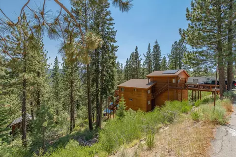 12561 Sierra Dr, Truckee, CA 96161 photo 2
