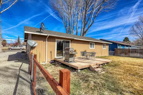 204 Granite Ave, Loyalton, CA 96118 photo 3