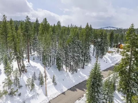 13749 Pathway Ave, Truckee, CA 96161 photo 2
