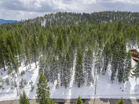 13749 Pathway Ave, Truckee, CA 96161
