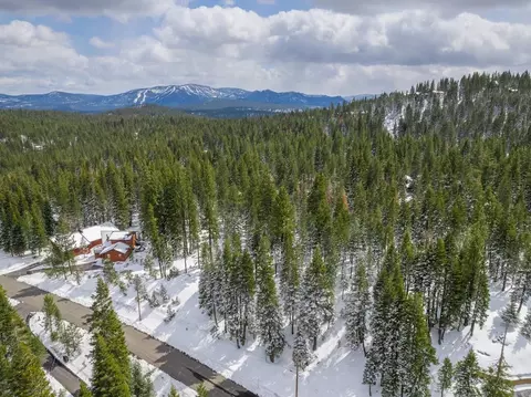 13749 Pathway Ave, Truckee, CA 96161 photo 3