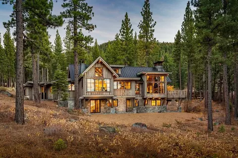 8249 Ehrman Dr, Truckee, CA 96161