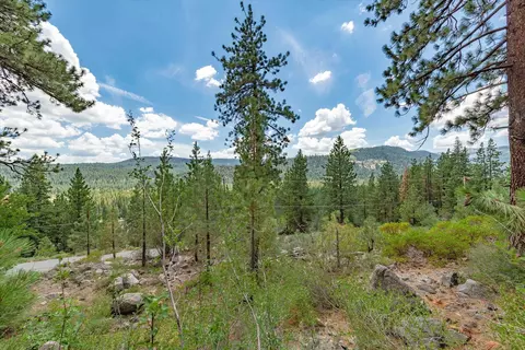 10198 Thomas Dr, Truckee, CA 96161 photo 2