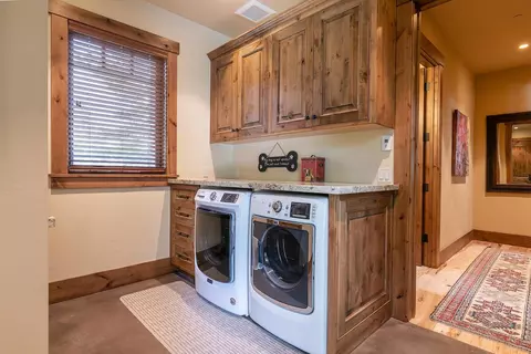 2105 Eagle Feather, Truckee, CA 96161 photo 16