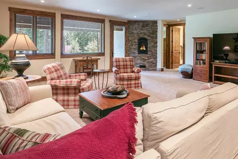 2105 Eagle Feather, Truckee, CA 96161 photo 13