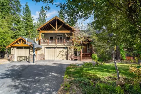 926 Country Club Dr, Tahoe City, CA 96145