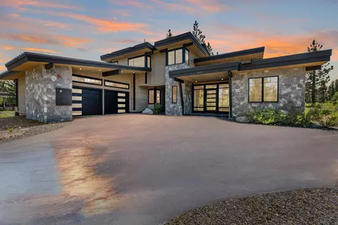 11654 Henness Rd, Truckee, CA 96161