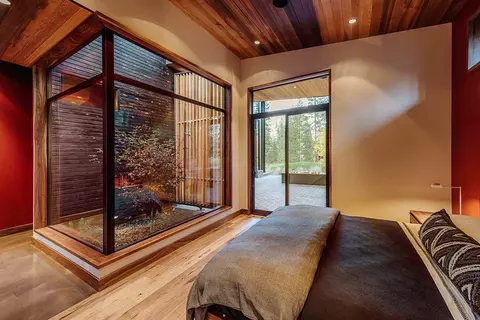 8745 Breakers Ct, Truckee, CA 96161 photo 12