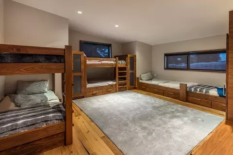 8745 Breakers Ct, Truckee, CA 96161 photo 18