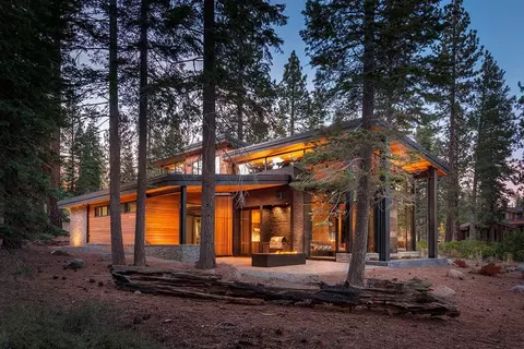 8745 Breakers Ct, Truckee, CA 96161 photo 3