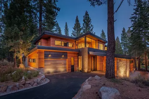 8745 Breakers Ct, Truckee, CA 96161