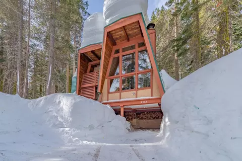 2265 Hillary Dr, Soda Springs, CA 95728