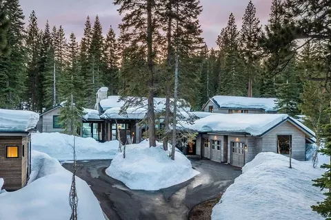 8428 Valhalla Dr, Truckee, CA 96161 photo 1