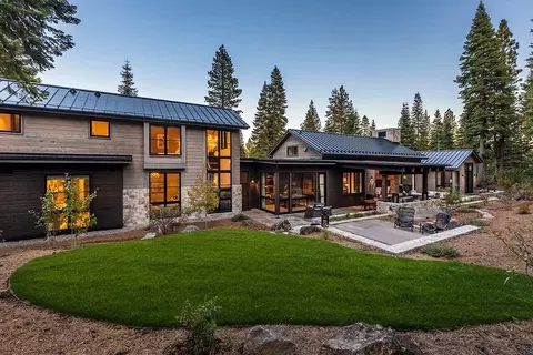 8428 Valhalla Dr, Truckee, CA 96161 photo 3