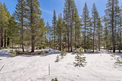 11861 Bottcher Loop, Truckee, CA 96161 photo 3