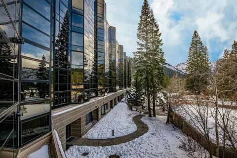 400 Squaw Creek Rd # 438/440, Olympic Valley, CA 96146
