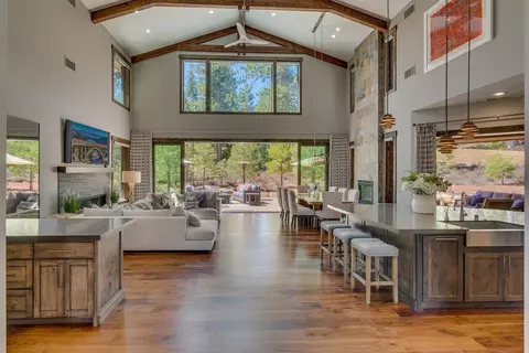 9328 Heartwood Dr, Truckee, CA 96161