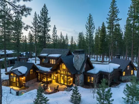 8454 Newhall Dr, Truckee, CA 96161