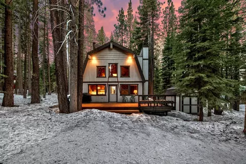 14592 Hansel Ave, Truckee, CA 96161