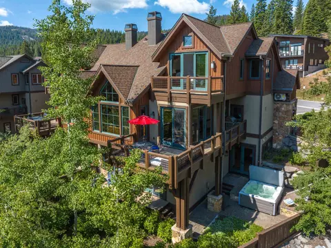 7413 Larkspur Ln, Truckee, CA 96161