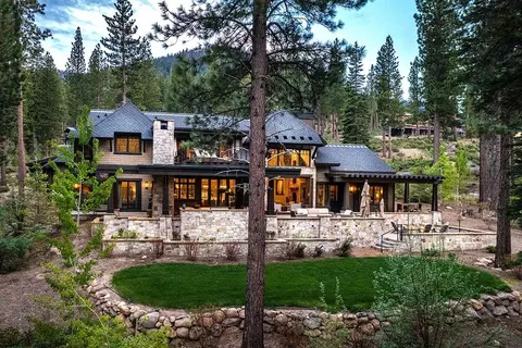 8101 Villandry Dr, Truckee, CA 96161
