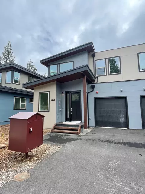 9507 Parker Ln, Truckee, CA 96161