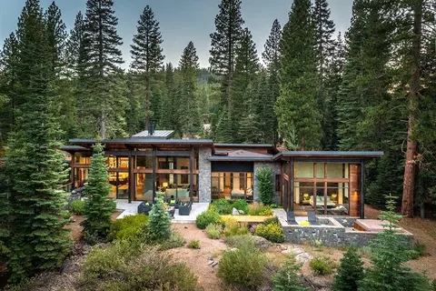 8790 Glenmont Ct, Truckee, CA 96161