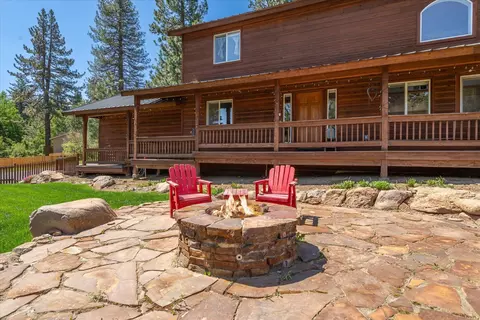 10835 Palisades Dr, Truckee, CA 96161