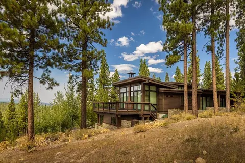 8262 Ehrman Dr, Truckee, CA 96161 photo 2