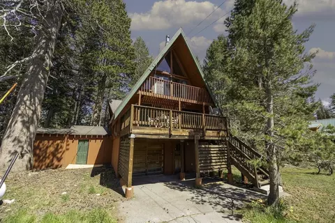 8648 Yuba Dr, Soda Springs, CA 95728