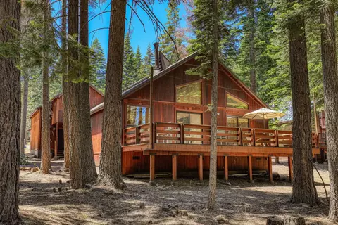 13568 Hansel Ave, Truckee, CA 96161