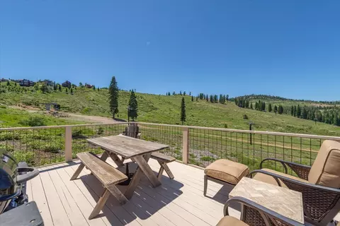 13679 Skislope Way, Truckee, CA 96161