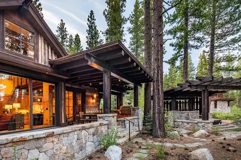10935 Almendral Ct, Truckee, CA 96161