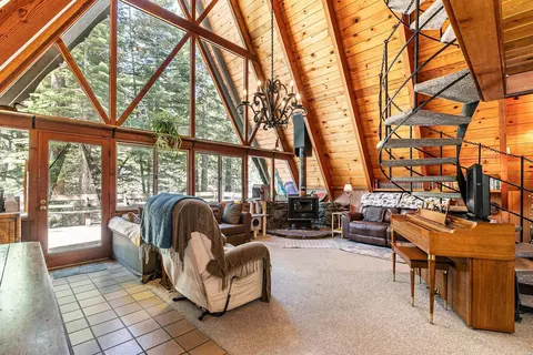 6650 River Rd, Truckee, CA 96161