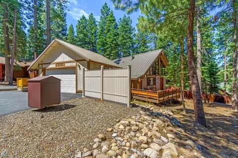 12100 Lariat Ln, Truckee, CA 96161