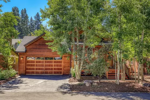 10559 Sara Bear Ln, Truckee, CA 96161