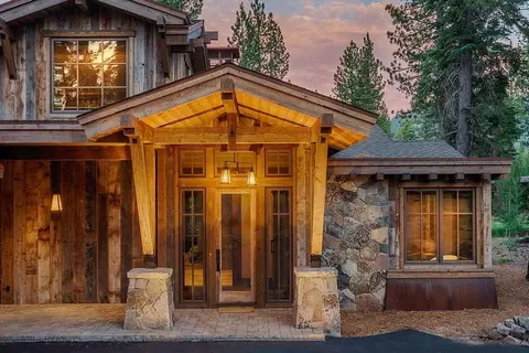 8725 Breakers Ct, Truckee, CA 96161 photo 2