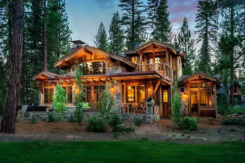 8725 Breakers Ct, Truckee, CA 96161