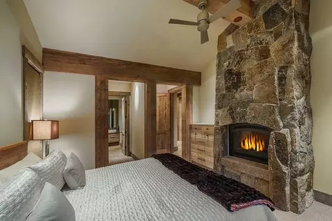 8725 Breakers Ct, Truckee, CA 96161 photo 7