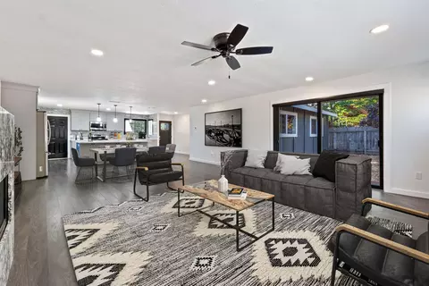 10872 Star Pine Rd, Truckee, CA 96161