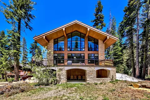 5880 Elderberry Ct, Truckee, CA 96161