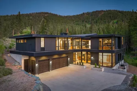 9601 Ahwahnee Pl, Truckee, CA 96161
