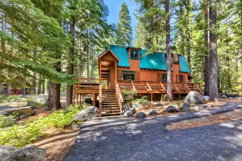 10080 Blue Jay Ln, Truckee, CA 96161