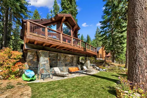 14621 Pioneer Dr, Truckee, CA 96161