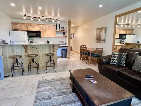 4051 Coyote Frk, Truckee, CA 96161