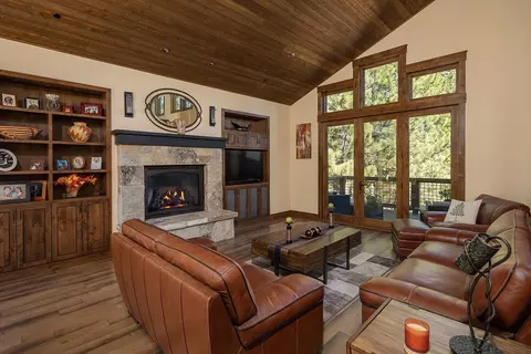 13170 Hillside Dr, Truckee, CA 96161 photo 2